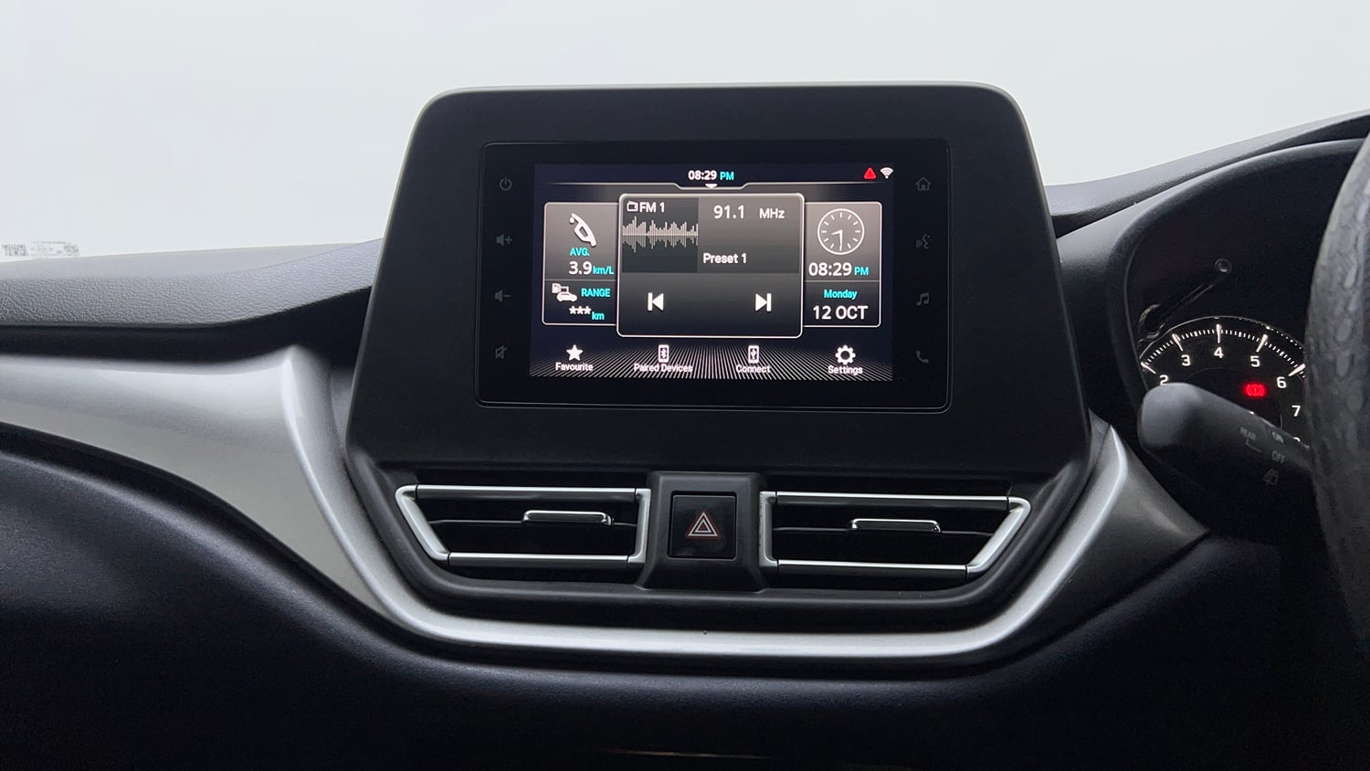 Used 2022 Maruti Suzuki Baleno Zeta Petrol Manual top_features Touch screen infotainment system