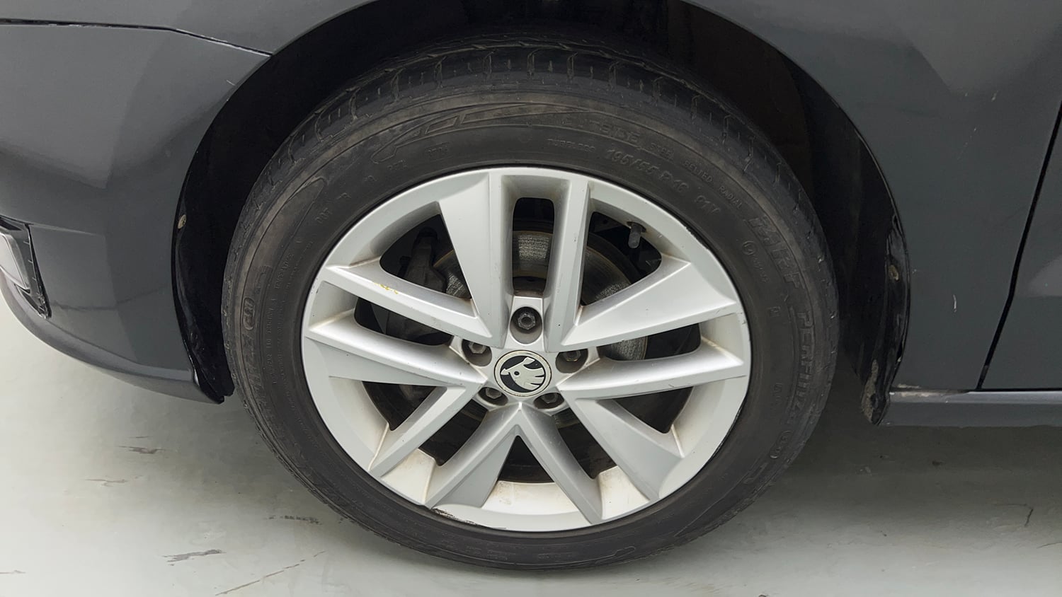 Used 2018 Skoda Rapid Style 1.6 MPI Petrol Manual tyres LEFT FRONT TYRE RIM VIEW