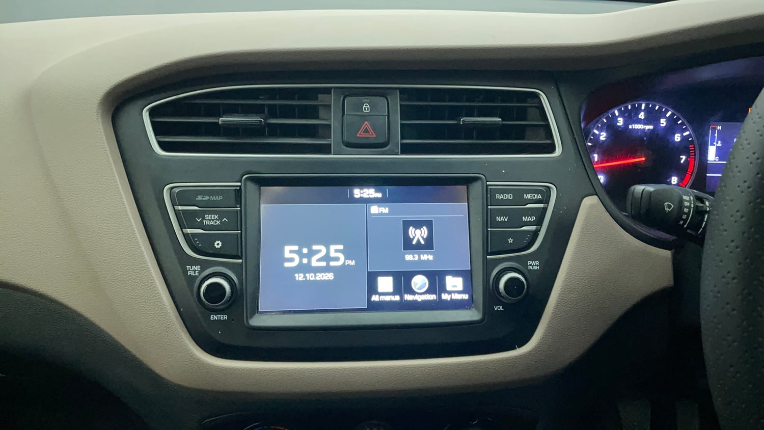 Used 2020 Hyundai Elite i20 Sportz Plus 1.2 Petrol Manual interior MUSIC SYSTEM & AC CONTROL VIEW