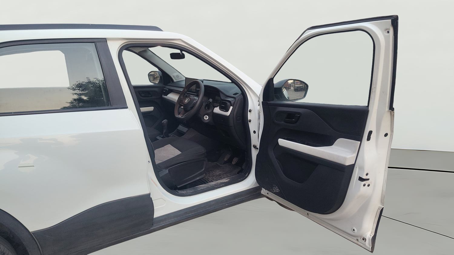 Used 2022 Tata Punch Pure MT Petrol Manual interior RIGHT SIDE FRONT DOOR CABIN VIEW