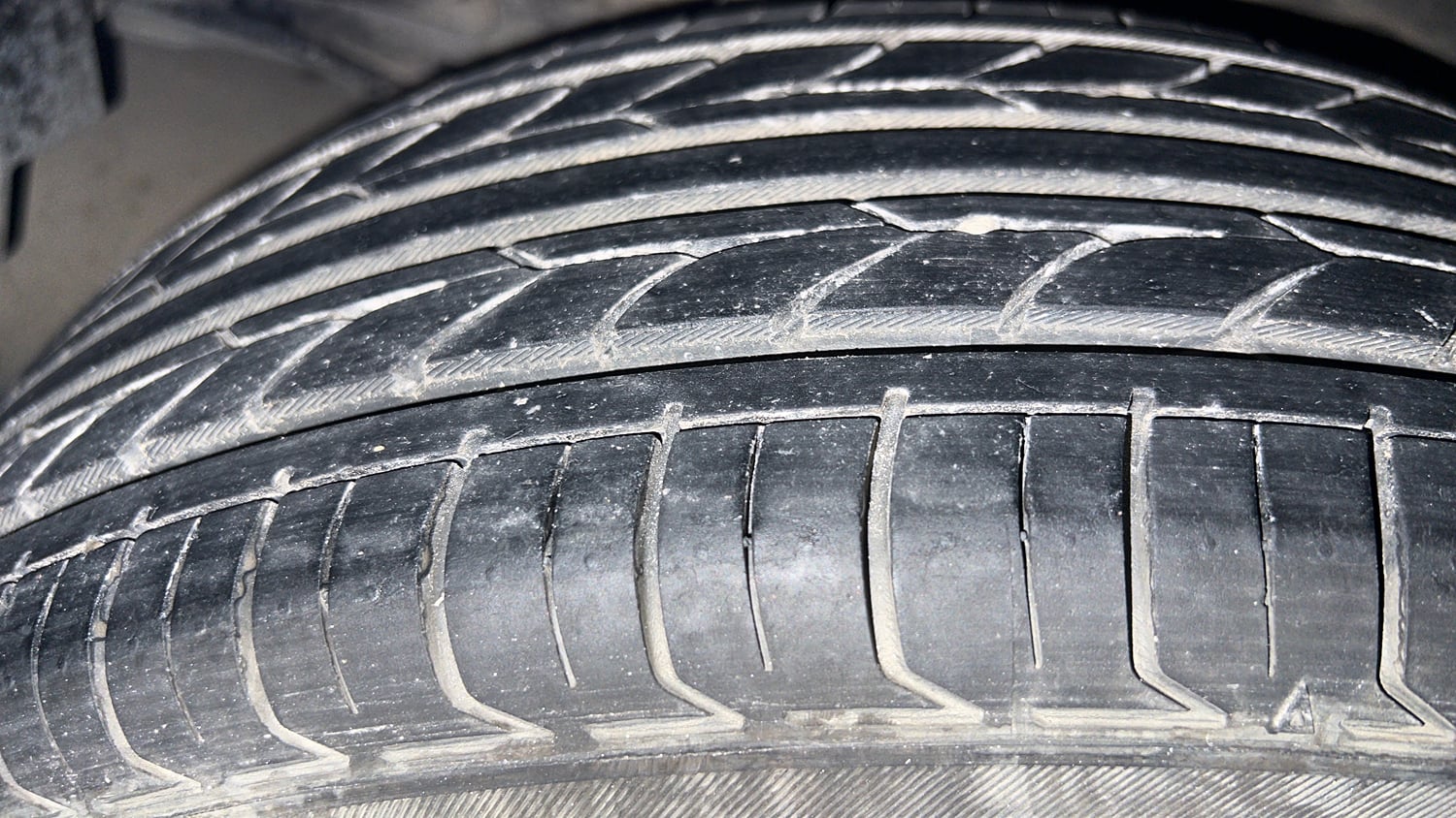Used 2017 Honda City V CVT Petrol Petrol Automatic tyres RIGHT REAR TYRE TREAD VIEW