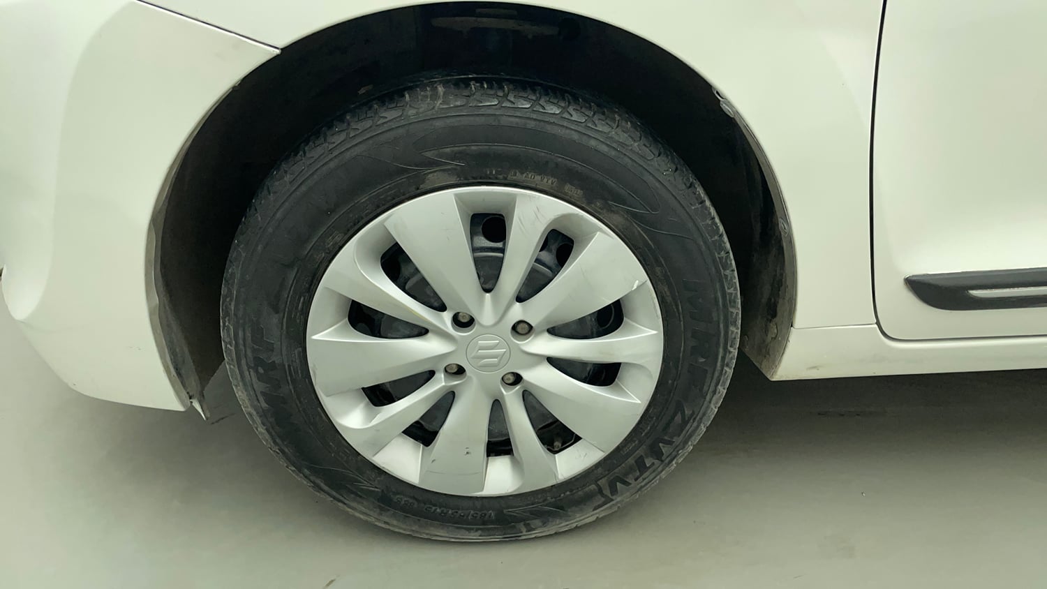 Used 2017 Maruti Suzuki Baleno Delta 1.2 Petrol Manual tyres LEFT FRONT TYRE RIM VIEW