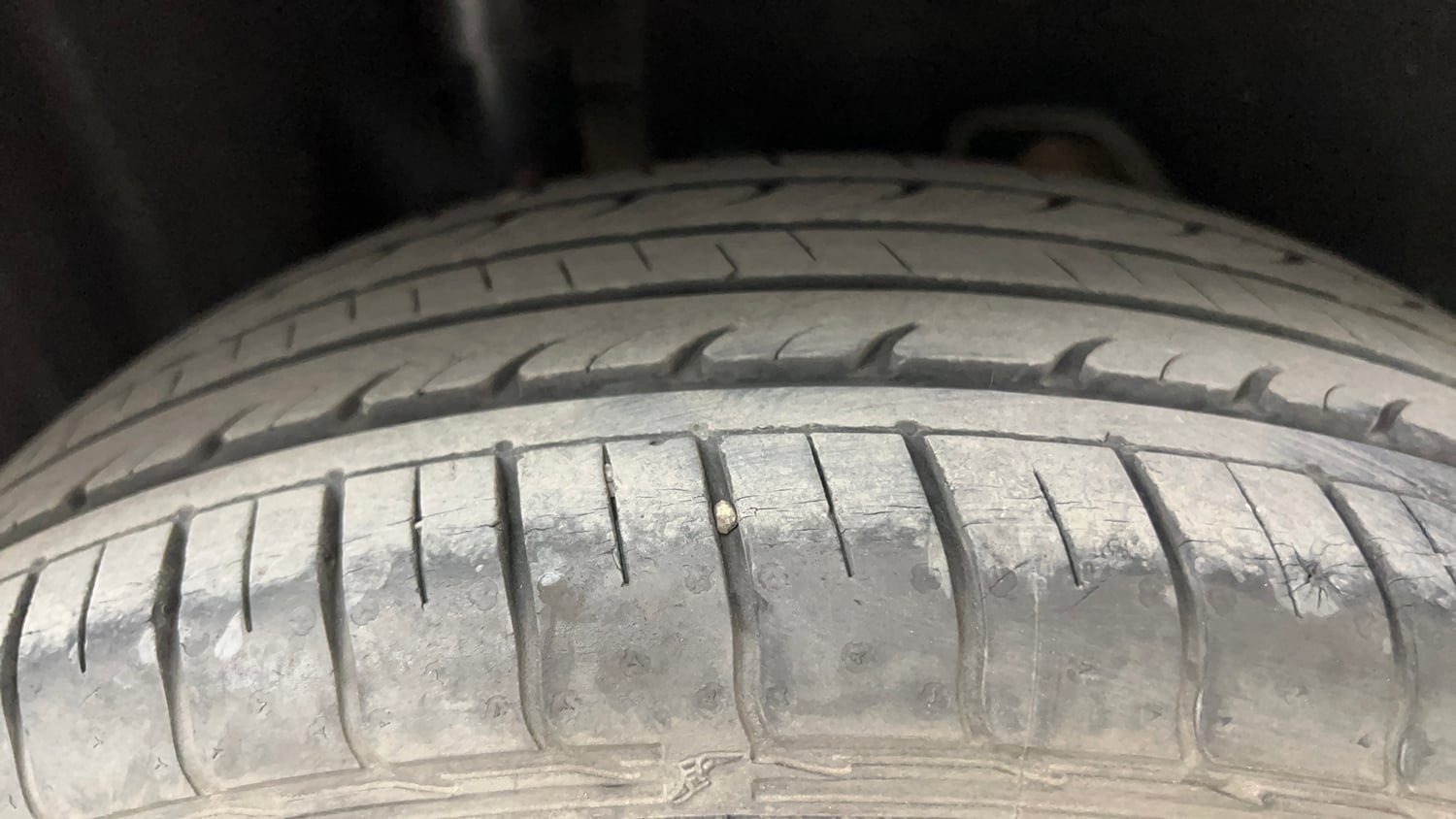 Used 2014 Ford EcoSport Ambiente 1.5 TDCi Diesel Manual tyres RIGHT REAR TYRE TREAD VIEW