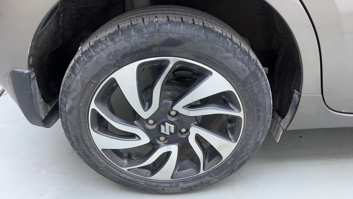 Used 2021 Maruti Suzuki Baleno Zeta Automatic Petrol Automatic tyres RIGHT REAR TYRE RIM VIEW