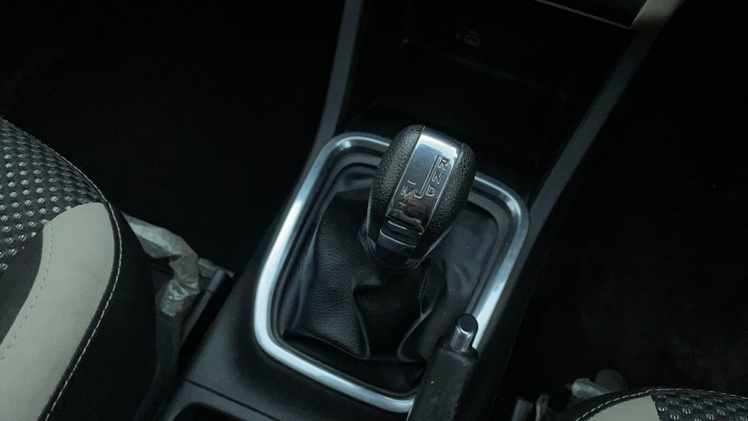 Used 2020 Renault Triber RXZ EASY-R AMT Petrol Automatic interior GEAR  KNOB VIEW