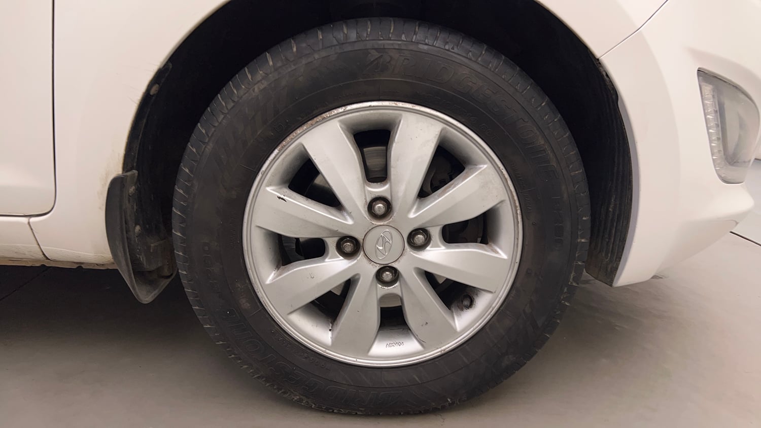 Used 2013 Hyundai i20 Asta 1.2 Petrol Manual tyres RIGHT FRONT TYRE RIM VIEW