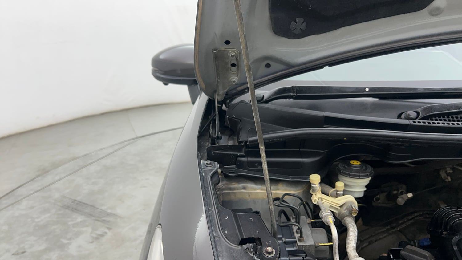 Used 2016 Honda Jazz VX Petrol Petrol Manual engine ENGINE RIGHT SIDE HINGE & APRON VIEW