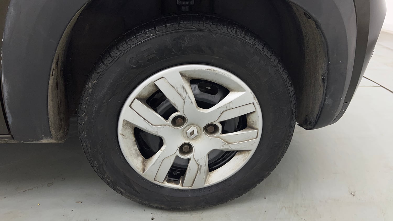 Used 2016 Renault Kwid RXT CNG (Outside Fitted) Cng Manual tyres RIGHT FRONT TYRE RIM VIEW