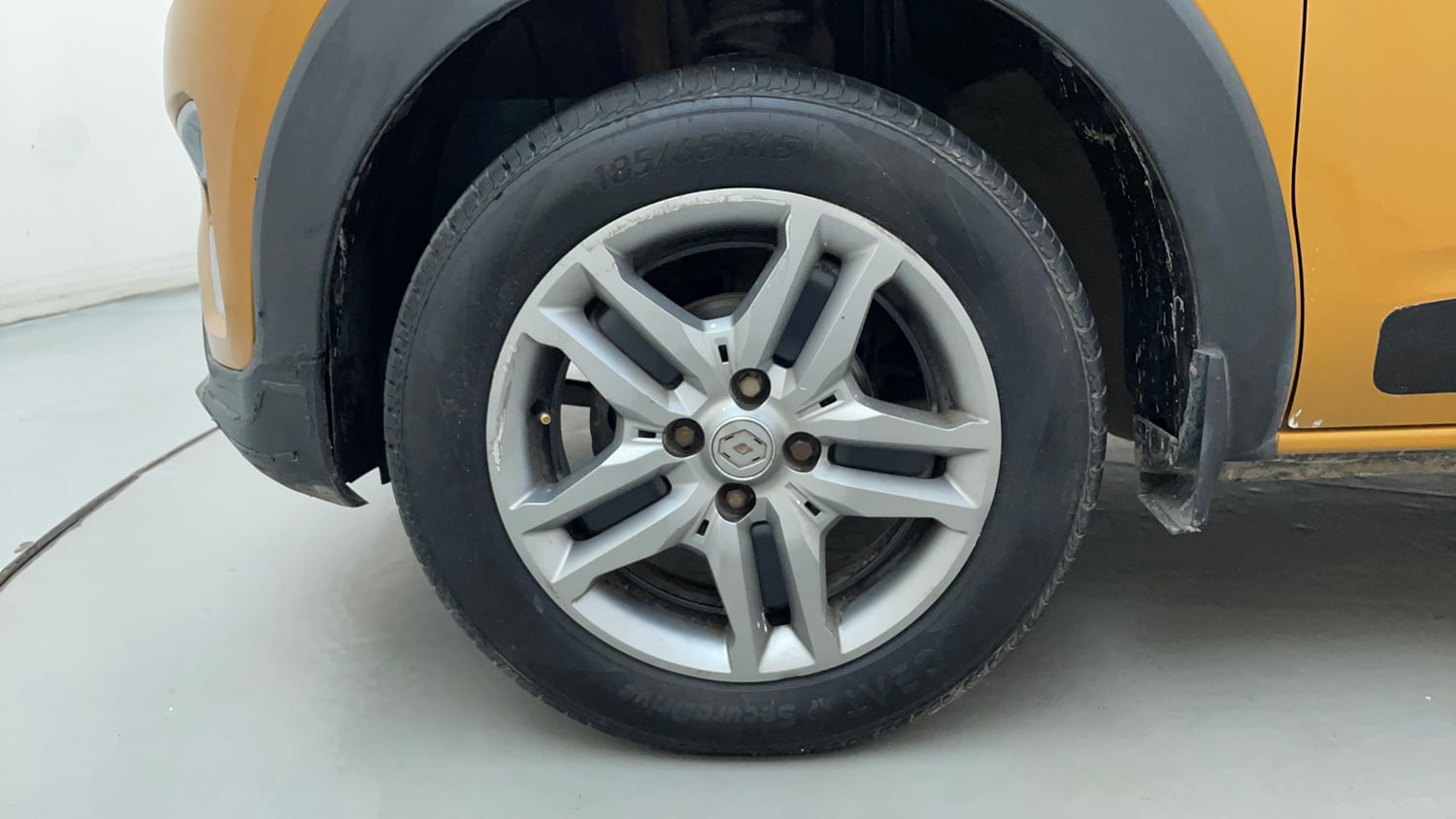 Used 2020 Renault Triber RXZ EASY-R AMT Petrol Automatic tyres LEFT FRONT TYRE RIM VIEW