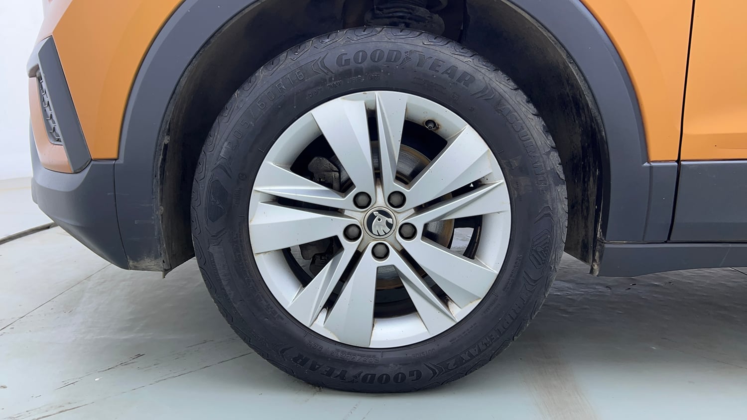 Used 2021 Skoda Kushaq Ambition 1.0L TSI AT Petrol Automatic tyres LEFT FRONT TYRE RIM VIEW