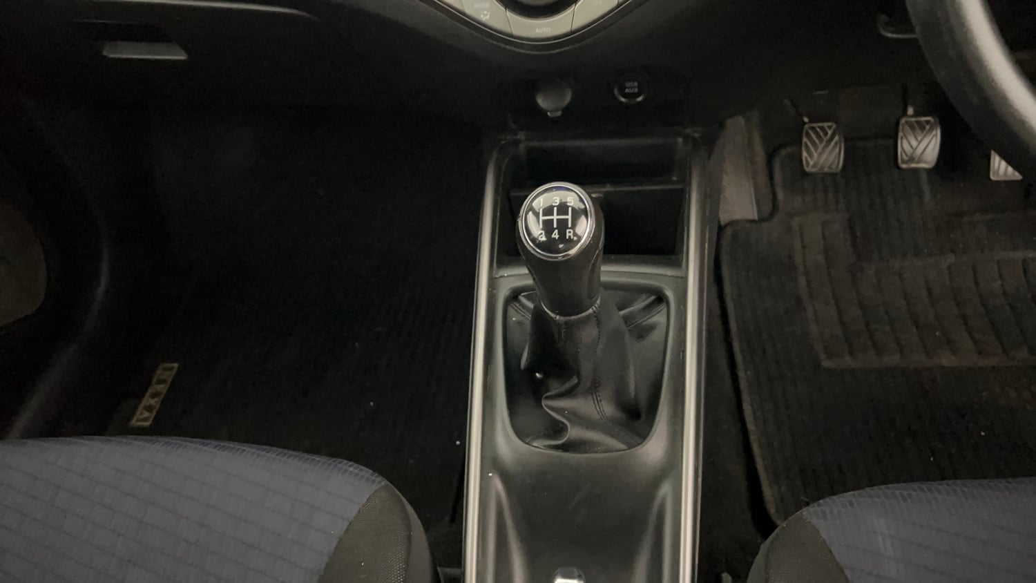 Used 2020 Maruti Suzuki Baleno Delta Petrol Manual interior GEAR  KNOB VIEW