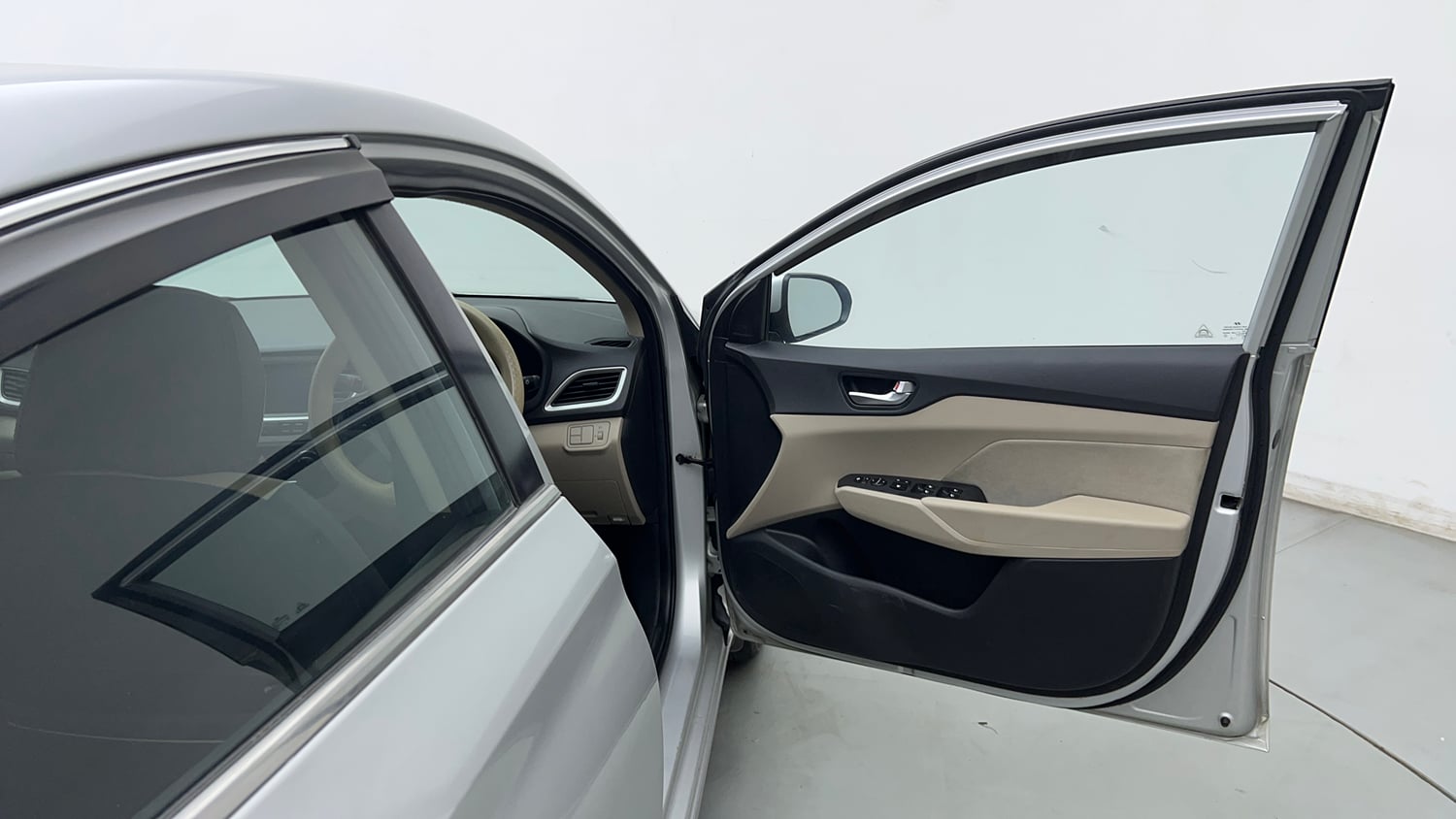 Used 2018 Hyundai Verna SX 1.6 VTVT Petrol Manual interior RIGHT FRONT DOOR OPEN VIEW