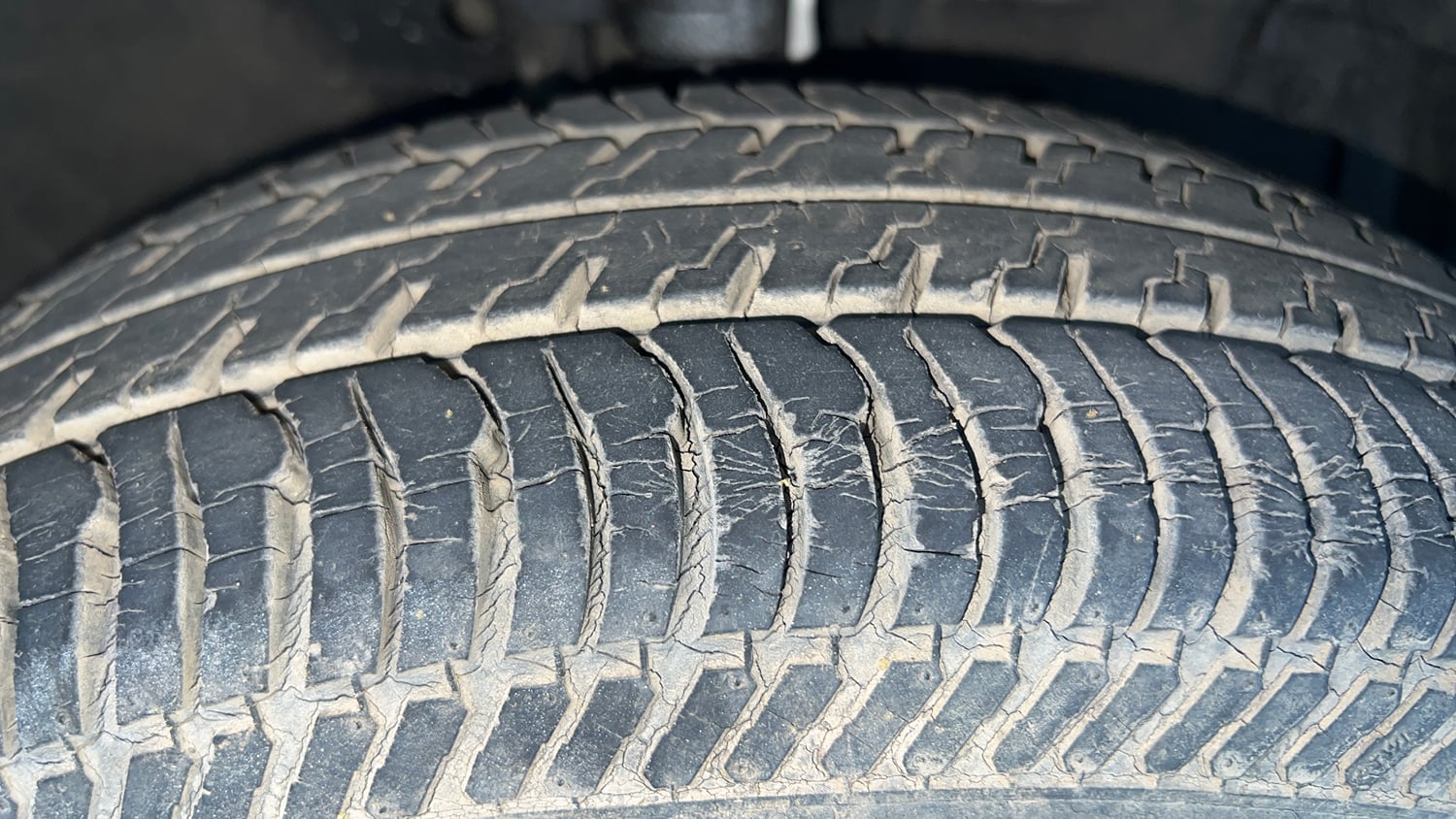 Used 2012 Maruti Suzuki Swift VXi Petrol Manual tyres RIGHT FRONT TYRE TREAD VIEW
