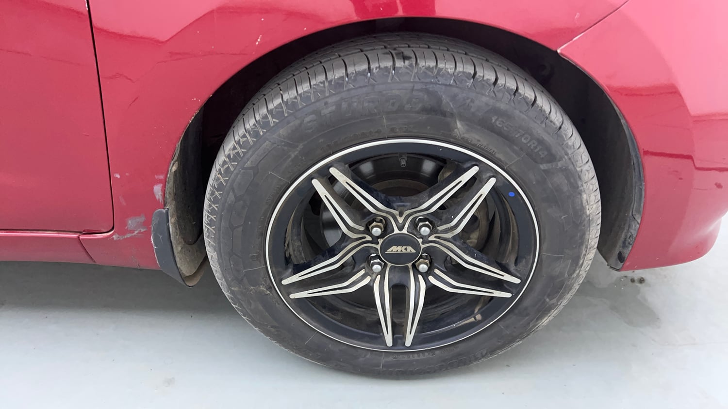 Used 2017 Hyundai Grand i10 Sportz U2 1.2 CRDi Diesel Manual tyres RIGHT FRONT TYRE RIM VIEW
