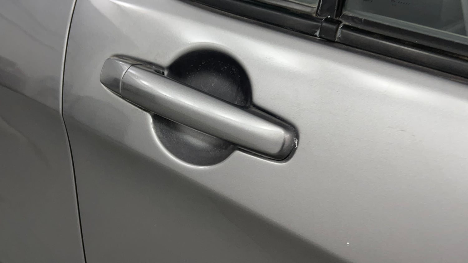 Used 2016 Maruti Suzuki Celerio ZXi AMT Petrol Automatic dents MINOR SCRATCH