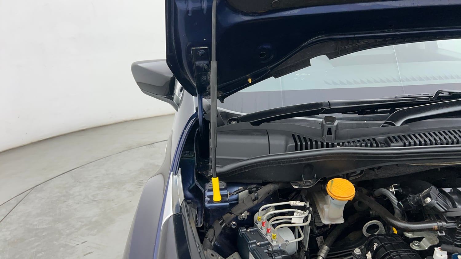 Used 2024 Tata Altroz XTA Petrol Petrol Automatic engine ENGINE RIGHT SIDE HINGE & APRON VIEW
