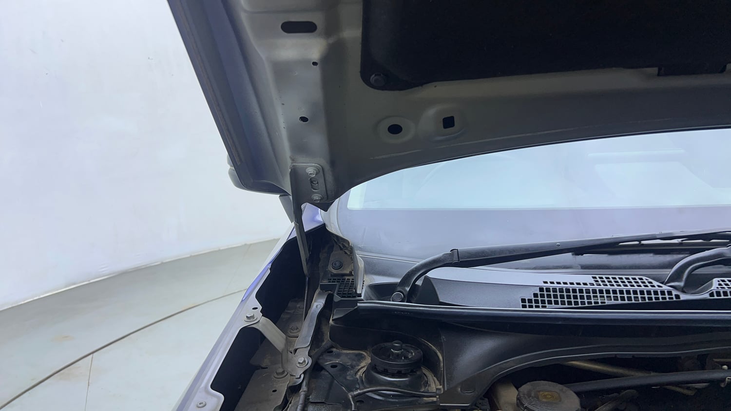 Used 2023 Honda Elevate VX MT Petrol Manual engine ENGINE RIGHT SIDE HINGE & APRON VIEW
