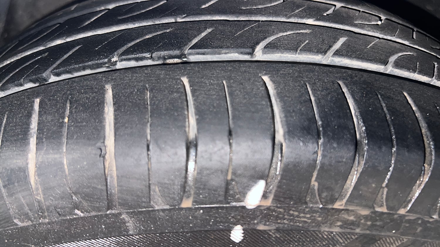 Used 2013 Hyundai i20 Asta 1.2 Petrol Manual tyres LEFT FRONT TYRE TREAD VIEW