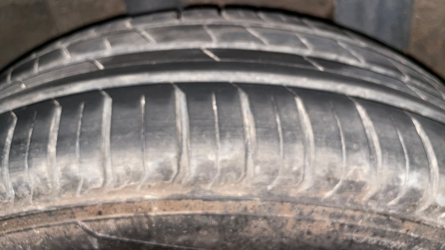 Used 2020 Renault Triber RXZ EASY-R AMT Petrol Automatic tyres RIGHT REAR TYRE TREAD VIEW