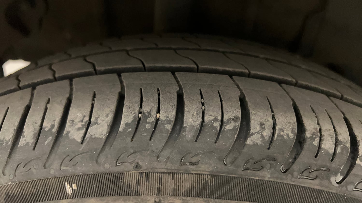 Used 2025 Tata Tigor XZA Plus iCNG Cng Automatic tyres RIGHT REAR TYRE TREAD VIEW