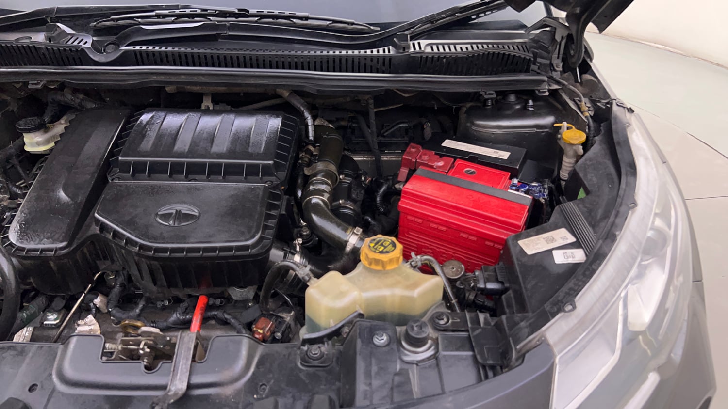 Used 2021 Tata Nexon XZA Plus Diesel Diesel Automatic engine ENGINE LEFT SIDE HINGE & APRON VIEW