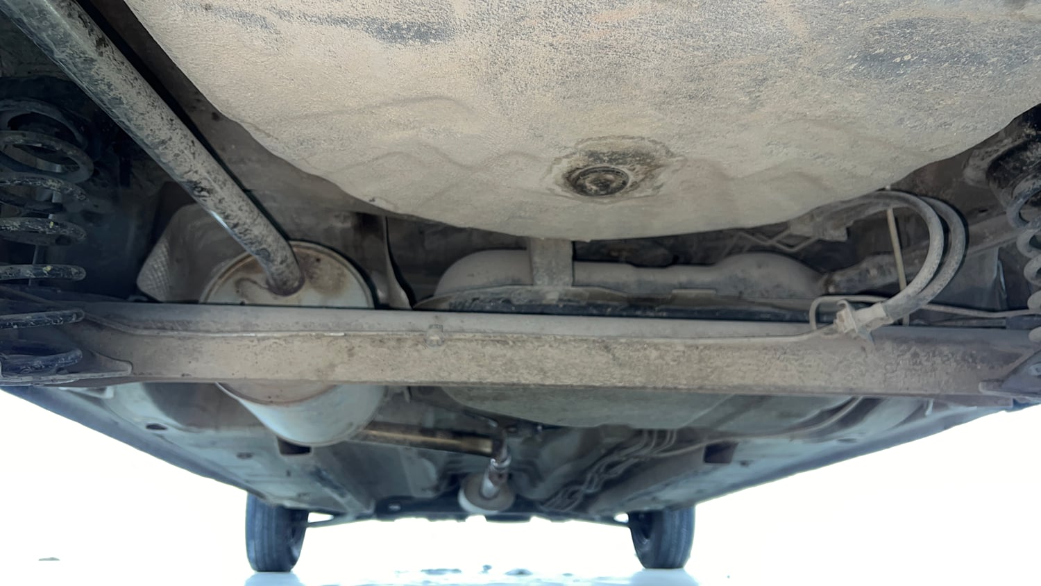 Used 2016 Renault Kwid RXT CNG (Outside Fitted) Cng Manual extra REAR UNDERBODY VIEW (TAKEN FROM REAR)