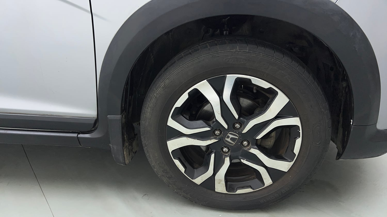 Used 2022 Honda WR-V VX MT Petrol Petrol Manual tyres RIGHT FRONT TYRE RIM VIEW