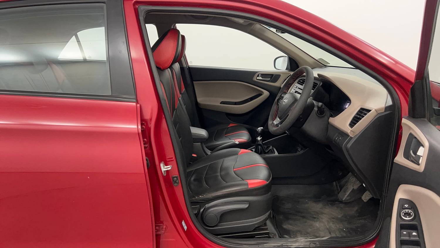 Used 2015 Hyundai Elite i20 Asta 1.2 Petrol Manual interior RIGHT SIDE FRONT DOOR CABIN VIEW