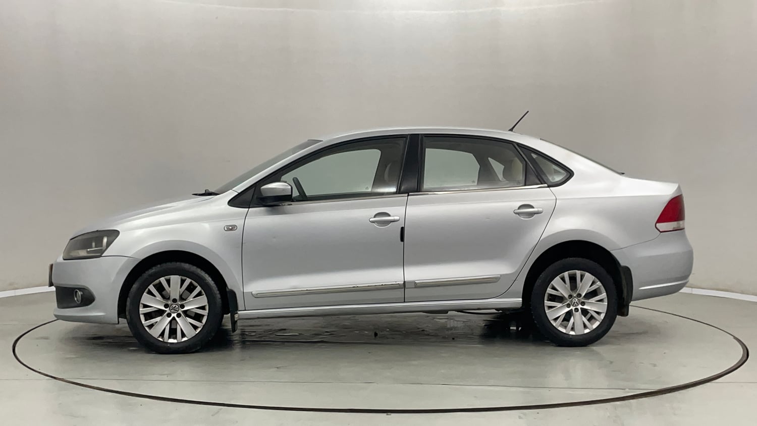 Used 2015 Volkswagen Vento Highline Diesel Diesel Manual exterior LEFT SIDE VIEW