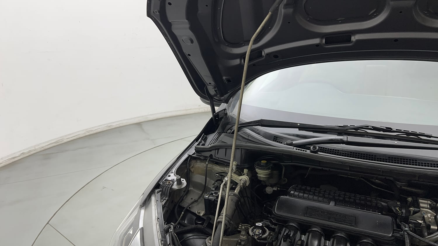 Used 2017 Honda City V CVT Petrol Petrol Automatic engine ENGINE RIGHT SIDE HINGE & APRON VIEW