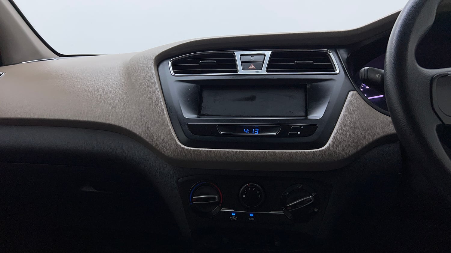 Used 2014 Hyundai Elite i20 Era 1.2 Petrol Manual interior MUSIC SYSTEM & AC CONTROL VIEW
