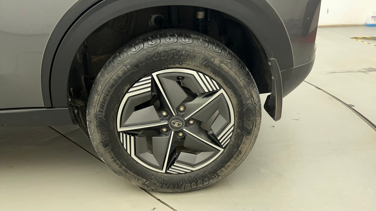 Used 2025 Tata Nexon Creative Plus S 1.2 Revotron Petrol  6MT Petrol Manual tyres LEFT REAR TYRE RIM VIEW