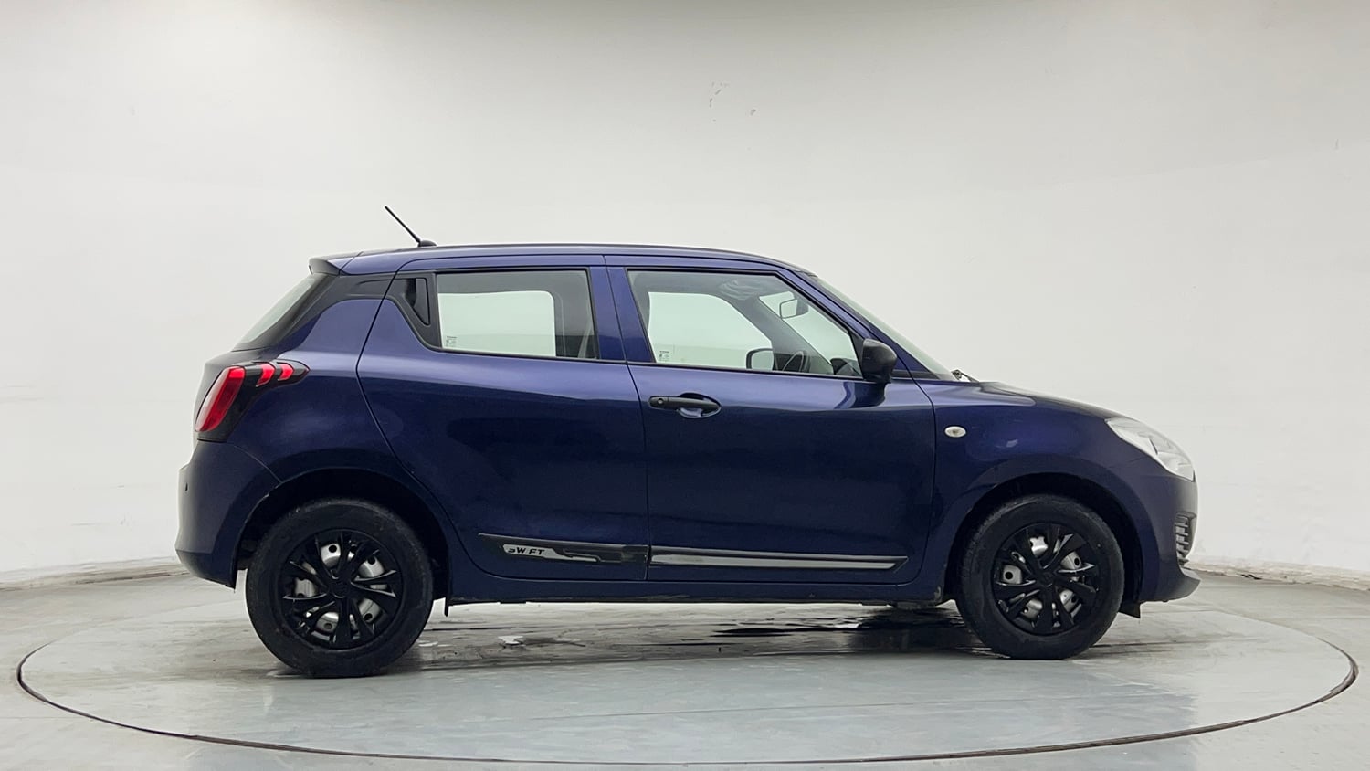 Used 2018 Maruti Suzuki Swift LXi Petrol Manual exterior RIGHT SIDE VIEW
