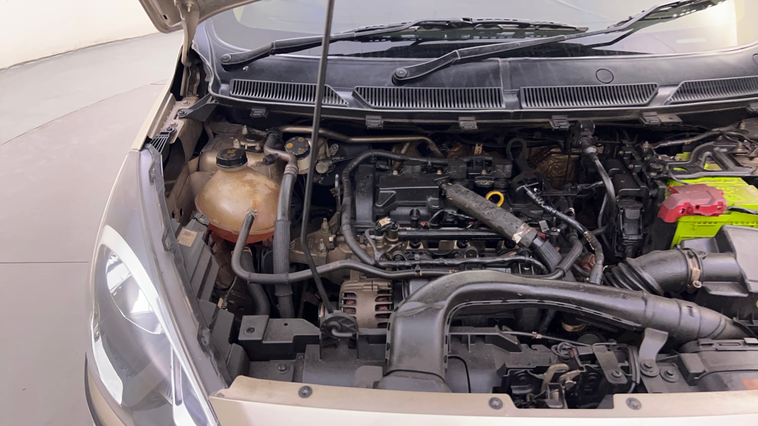 Used 2019 Ford Figo Aspire Titanium 1.2 Ti-VCT Petrol Manual engine ENGINE RIGHT SIDE HINGE & APRON VIEW