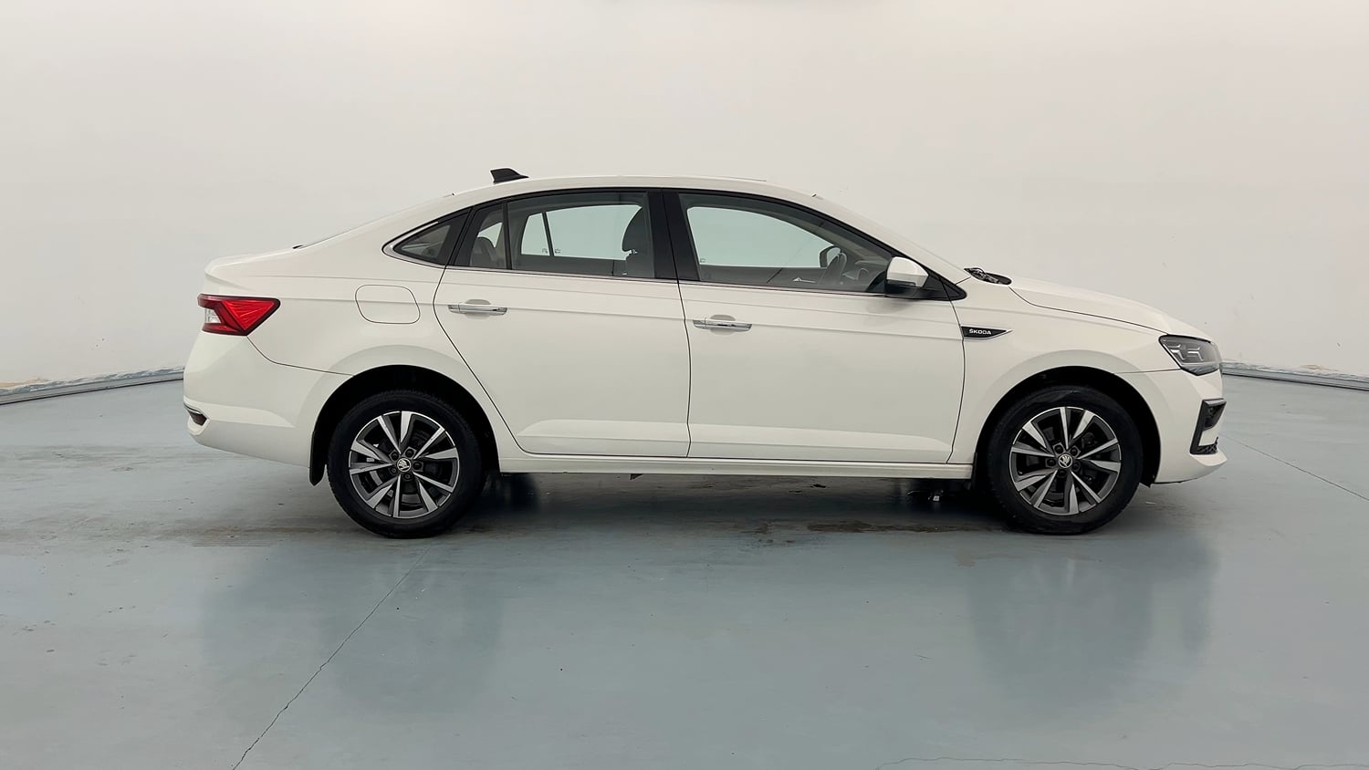Used 2022 Skoda Slavia Style 1.0L TSI MT Petrol Manual exterior RIGHT SIDE VIEW