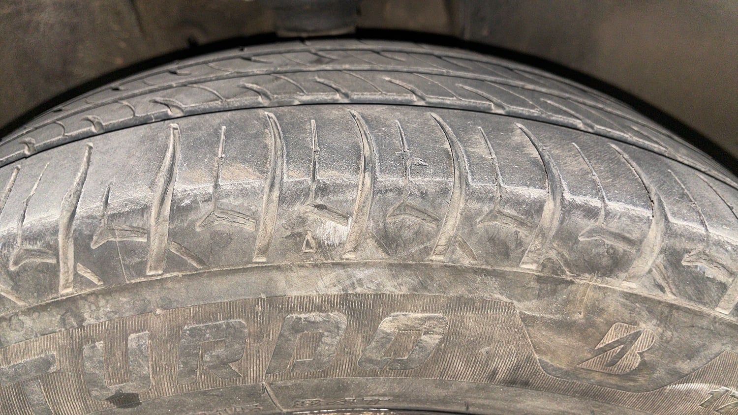 Used 2019 Maruti Suzuki Ignis Zeta 1.2 AMT Petrol Automatic tyres RIGHT FRONT TYRE TREAD VIEW