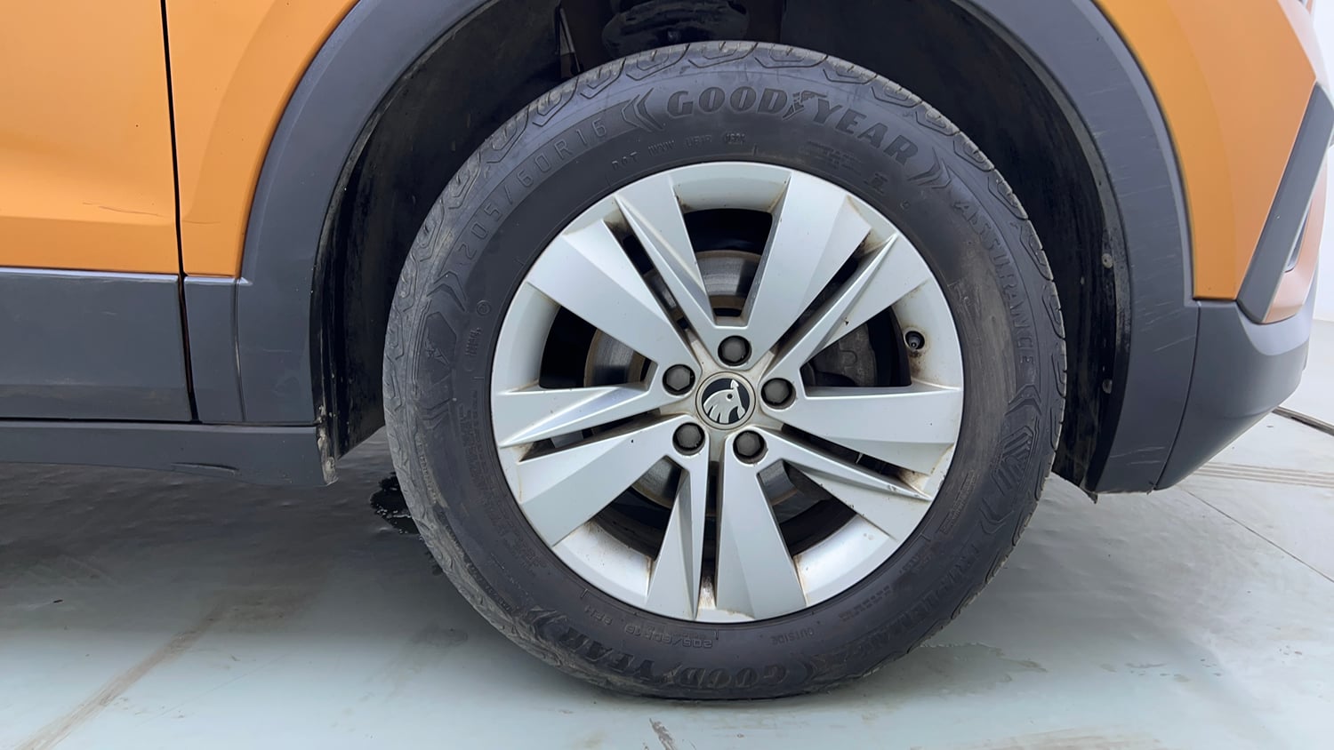 Used 2021 Skoda Kushaq Ambition 1.0L TSI AT Petrol Automatic tyres RIGHT FRONT TYRE RIM VIEW