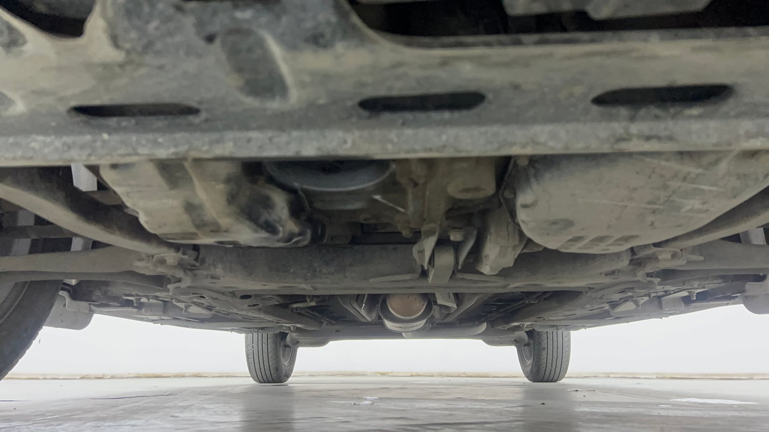 Used 2023 Nissan Magnite XV Premium Turbo CVT Dual Tone Petrol Automatic extra FRONT LEFT UNDERBODY VIEW