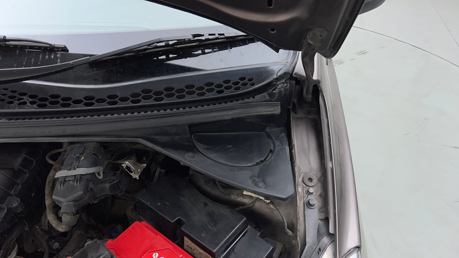 Used 2019 Tata Tiago XM CNG (Outside Fitted) Cng Manual engine ENGINE LEFT SIDE HINGE & APRON VIEW