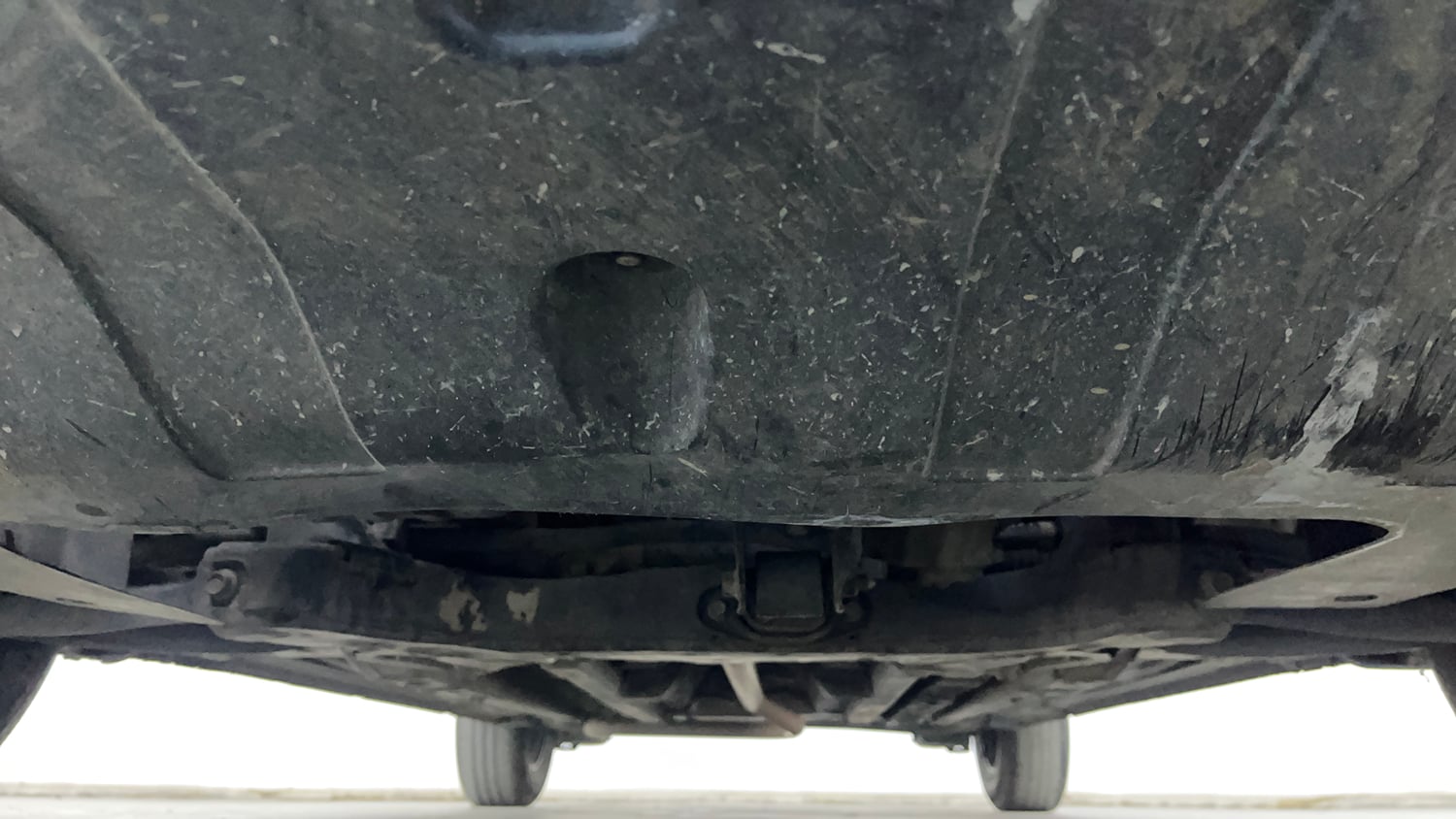 Used 2017 Hyundai Elite i20 Sportz 1.2 Petrol Manual extra FRONT LEFT UNDERBODY VIEW