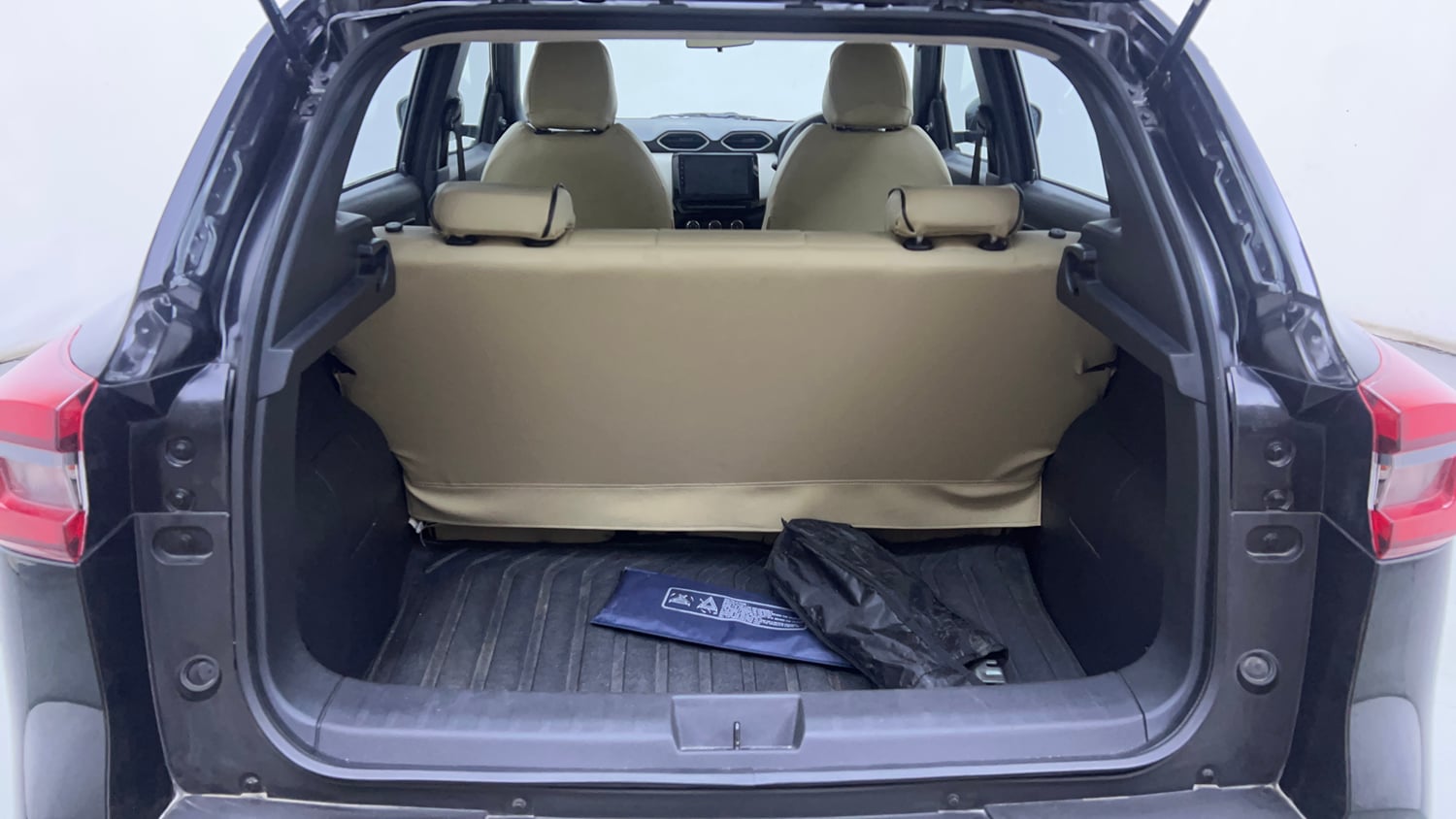 Used 2024 Nissan Magnite XE AMT Petrol Automatic interior DICKY INSIDE VIEW