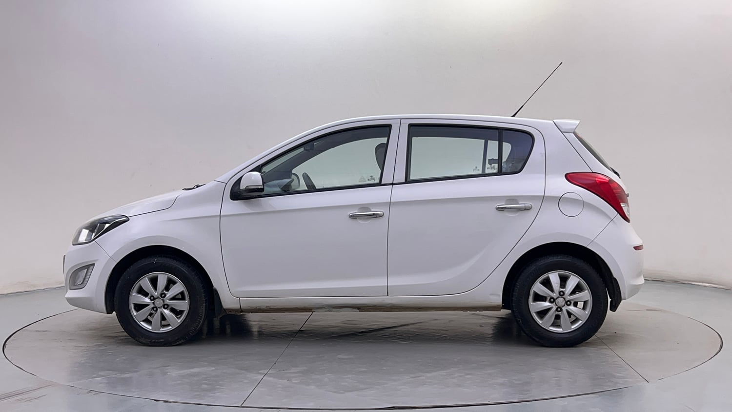 Used 2013 Hyundai i20 Asta 1.2 Petrol Manual exterior LEFT SIDE VIEW