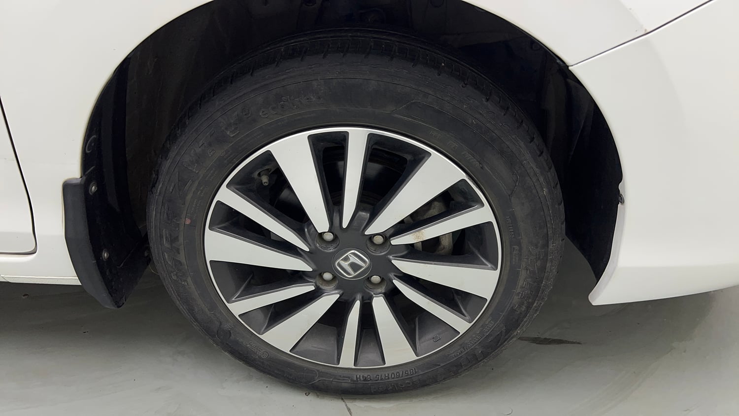 Used 2024 Honda City Elegant Edition CVT Petrol Automatic tyres RIGHT FRONT TYRE RIM VIEW