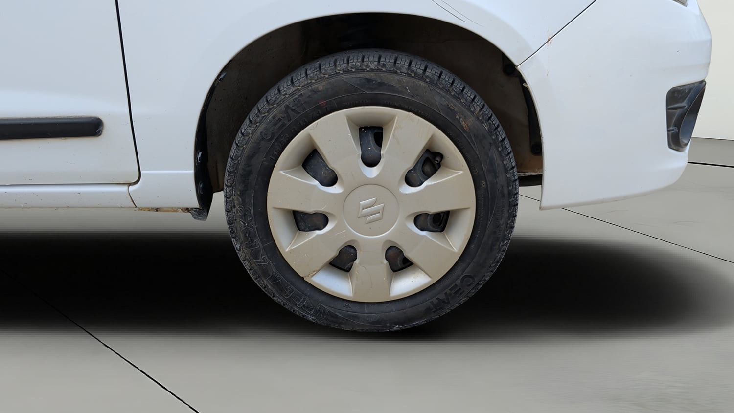 Used 2013 Maruti Suzuki Alto K10 VXi Petrol Manual tyres RIGHT FRONT TYRE RIM VIEW