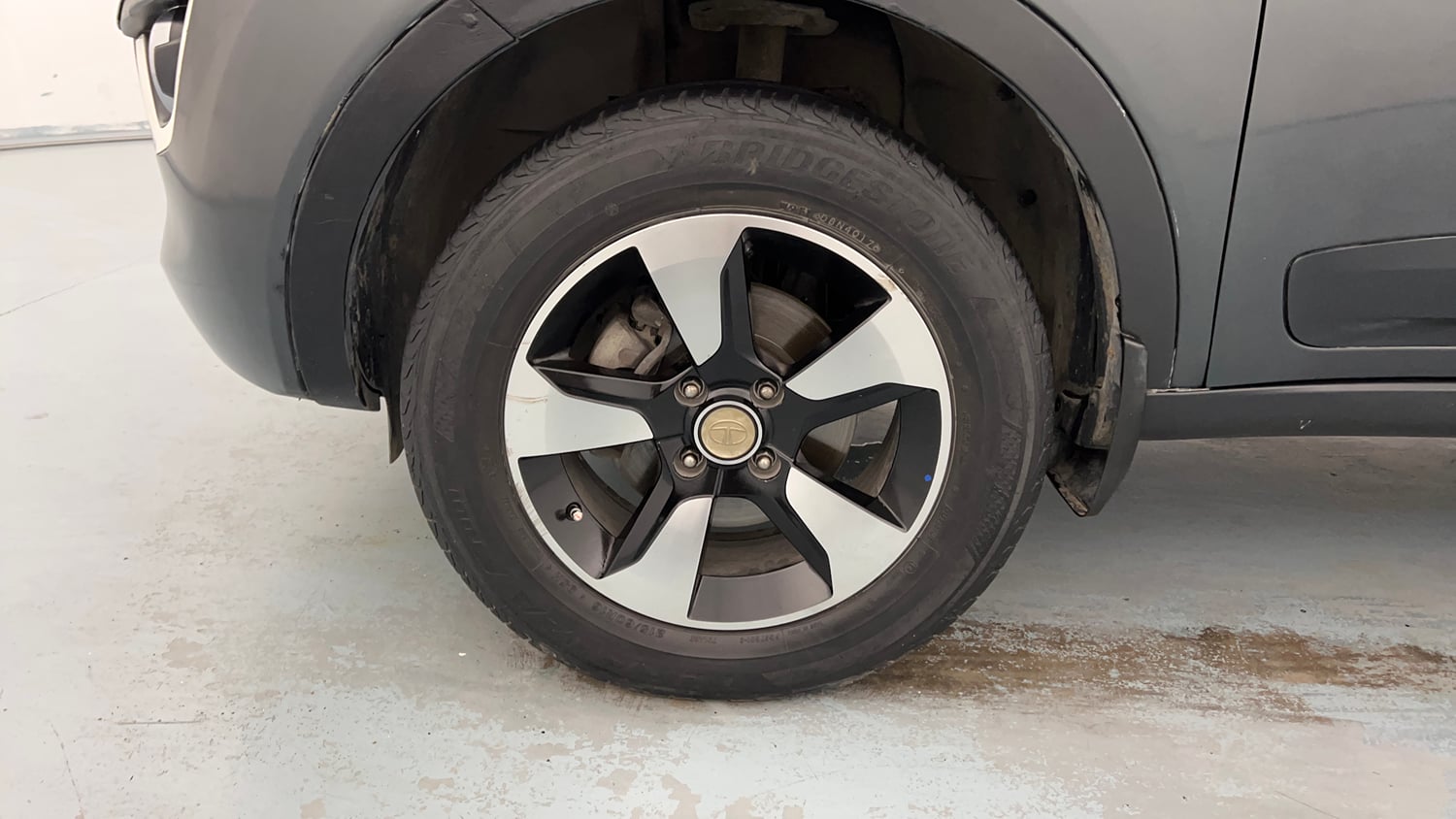 Used 2018 Tata Nexon XZ Plus Petrol Manual tyres LEFT FRONT TYRE RIM VIEW
