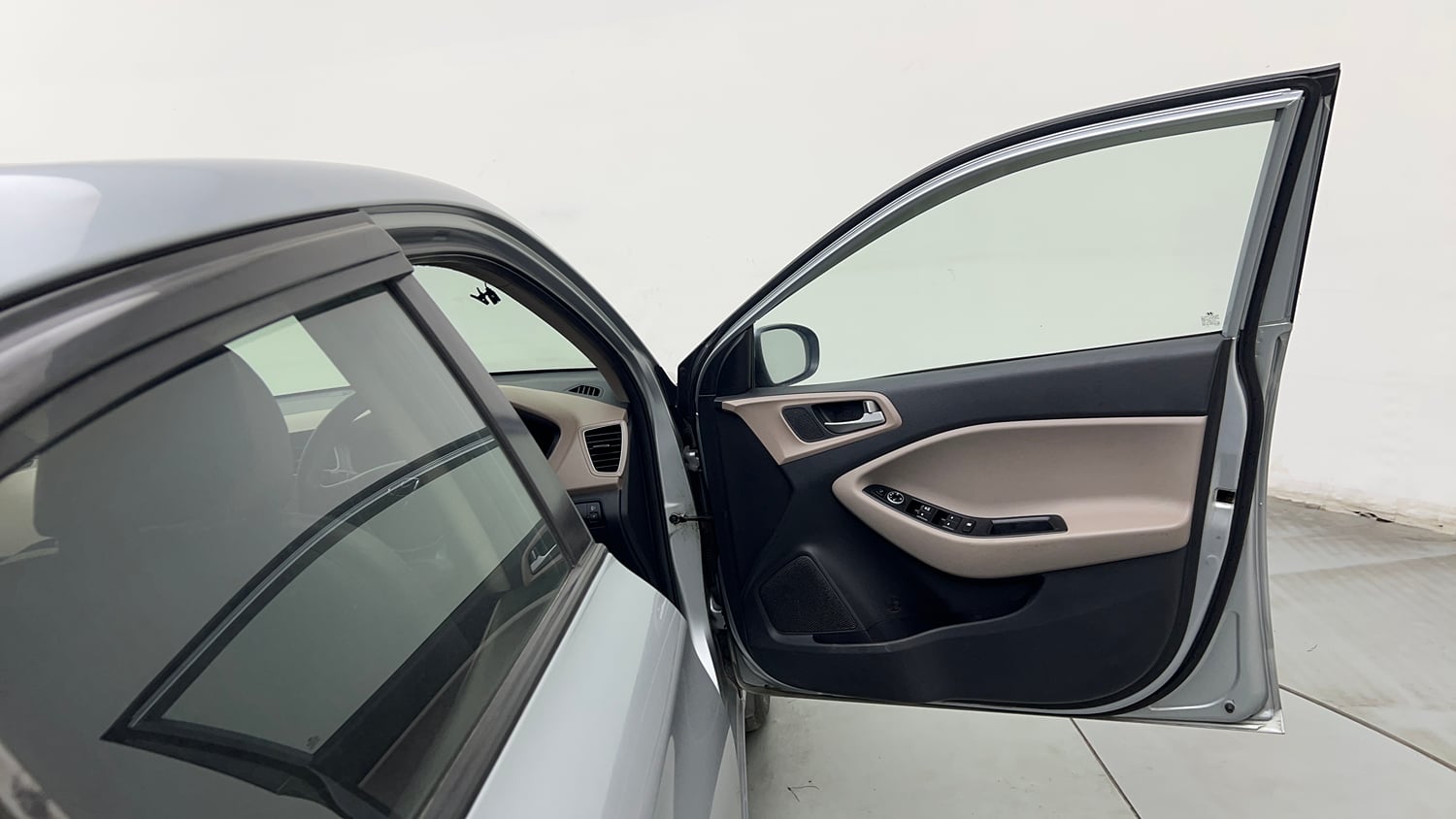 Used 2019 Hyundai Elite i20 Sportz Plus 1.2 Petrol Manual interior RIGHT FRONT DOOR OPEN VIEW