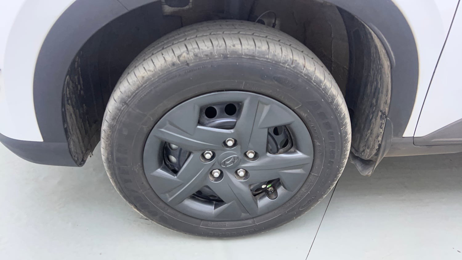Used 2025 Hyundai Venue SX 1.2 Petrol Petrol Manual tyres LEFT FRONT TYRE RIM VIEW