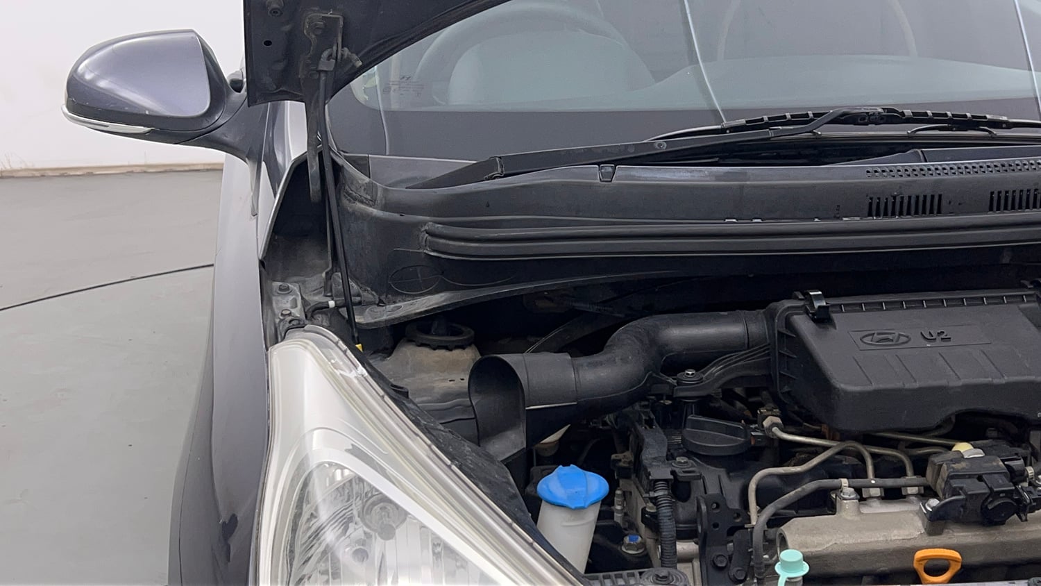 Used 2018 Hyundai Grand i10 Sportz (O) U2 1.2 CRDi Diesel Manual engine ENGINE RIGHT SIDE HINGE & APRON VIEW