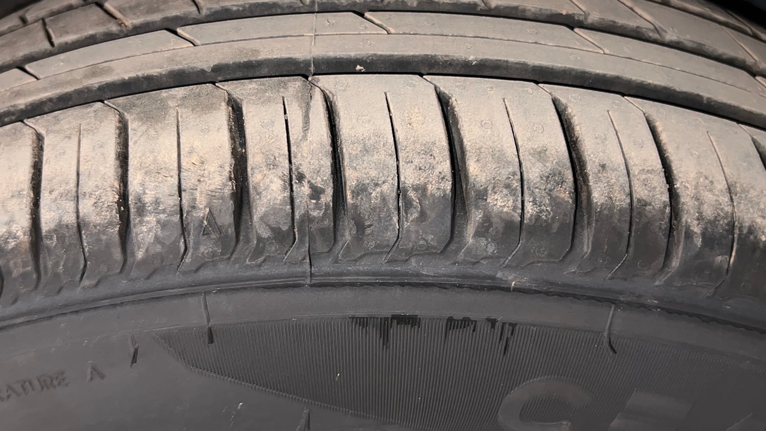 Used 2020 Maruti Suzuki XL6 Alpha AT Petrol Petrol Automatic tyres LEFT REAR TYRE TREAD VIEW