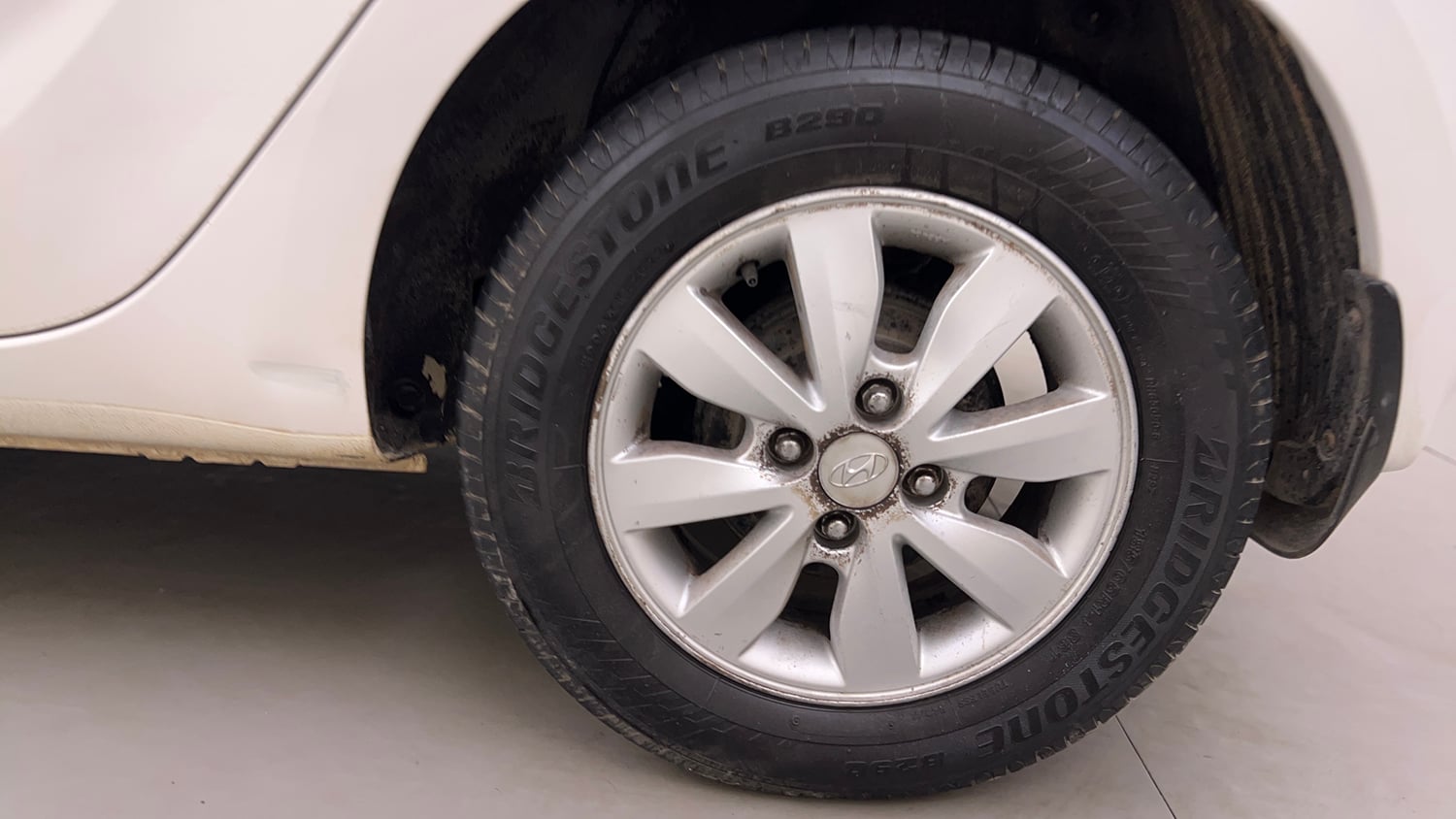 Used 2013 Hyundai i20 Asta 1.2 Petrol Manual tyres LEFT REAR TYRE RIM VIEW
